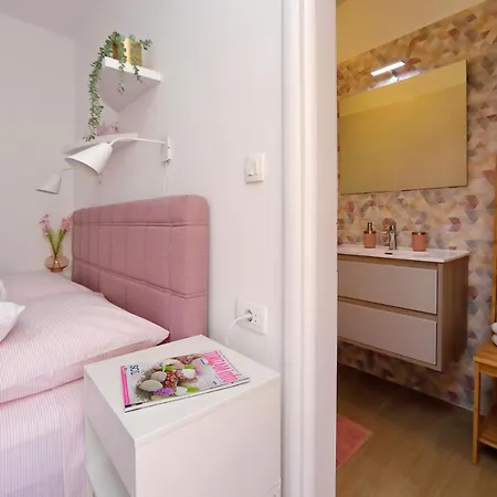 Marta בית הארחה Sukošan