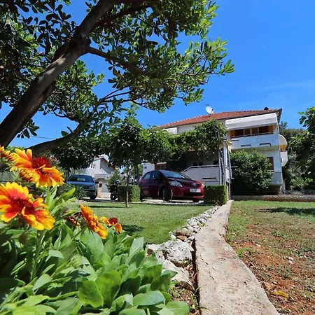 Marta ゲストハウス Sukošan